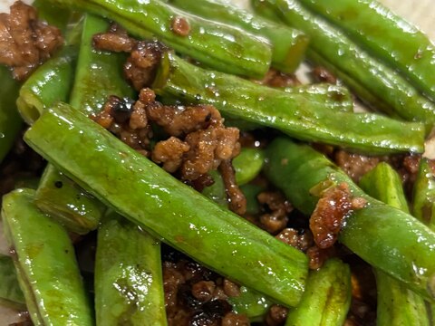 いんげんと牛挽肉のオイスターソース炒め